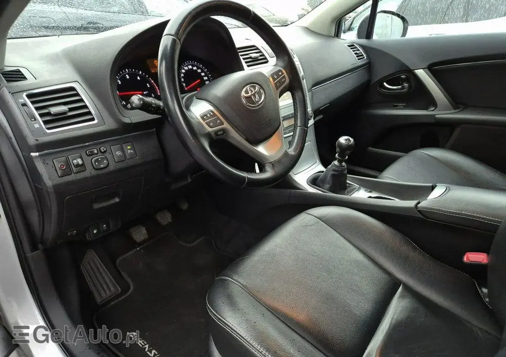 TOYOTA Avensis 