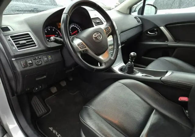 TOYOTA Avensis 
