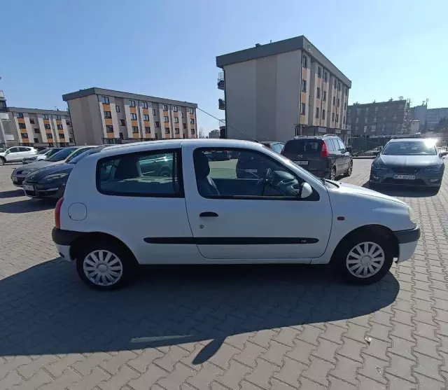 RENAULT Clio 
