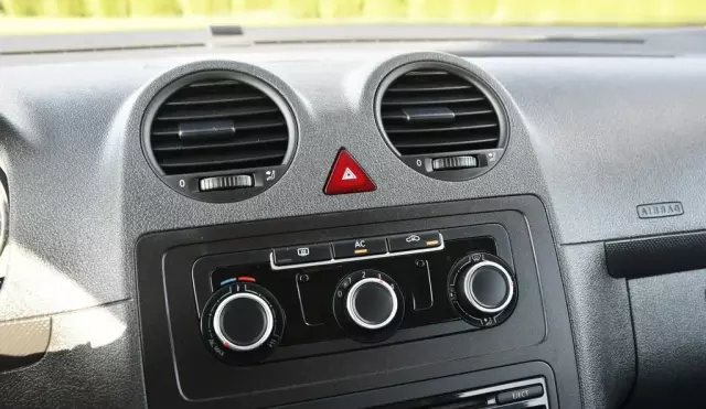 VOLKSWAGEN Caddy California 