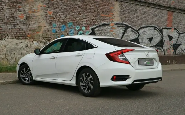 HONDA Civic 2.0 i-VTEC LX CVT