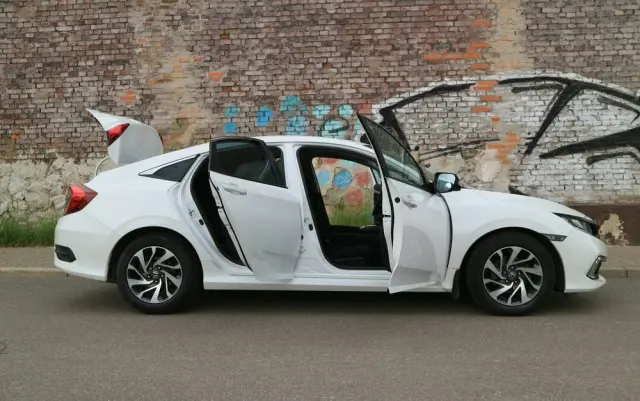 HONDA Civic 2.0 i-VTEC LX CVT