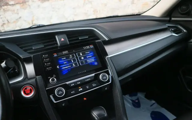 HONDA Civic 2.0 i-VTEC LX CVT