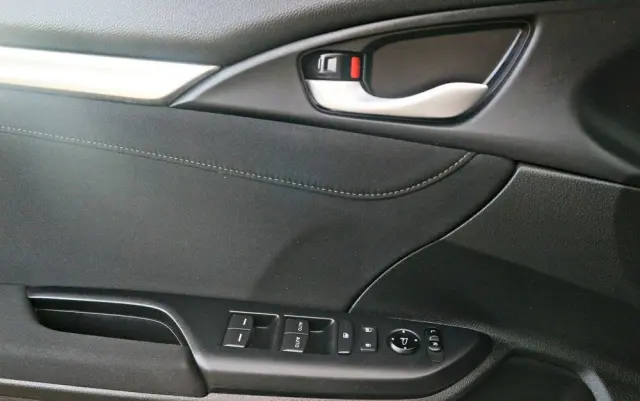 HONDA Civic 2.0 i-VTEC LX CVT