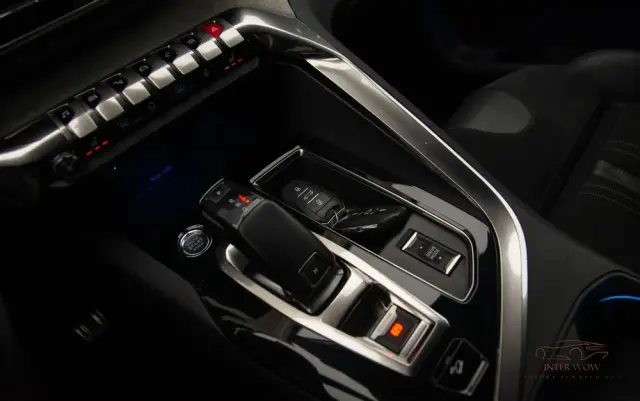 PEUGEOT 5008 1.6 PureTech GT Pack S&S EAT8