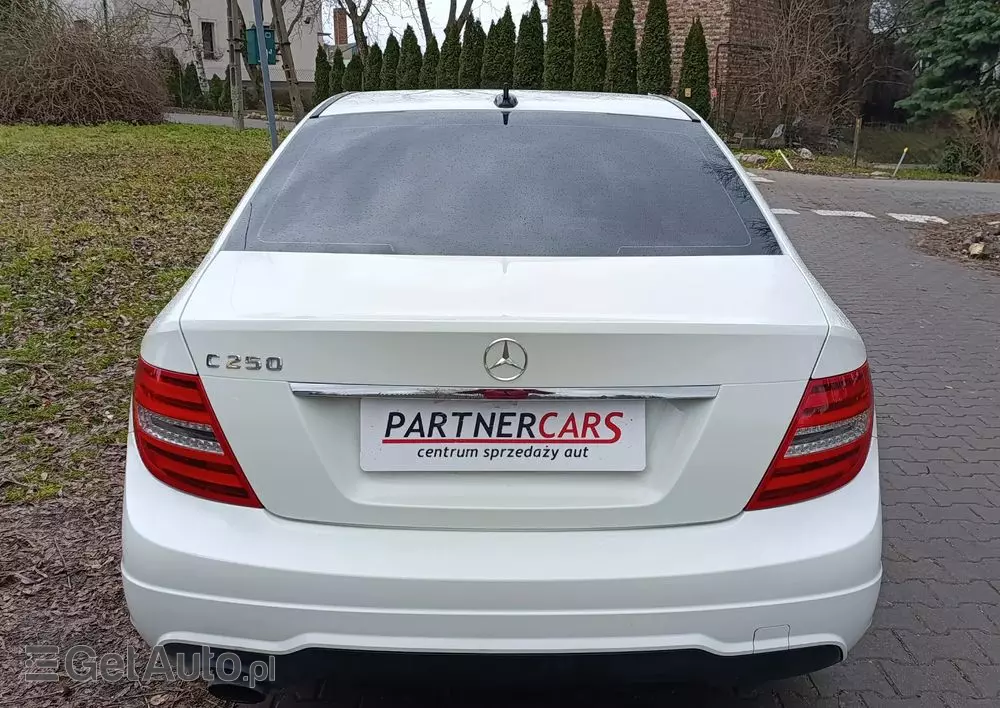MERCEDES-BENZ Klasa C 250 CGI BlueEff Avantgarde
