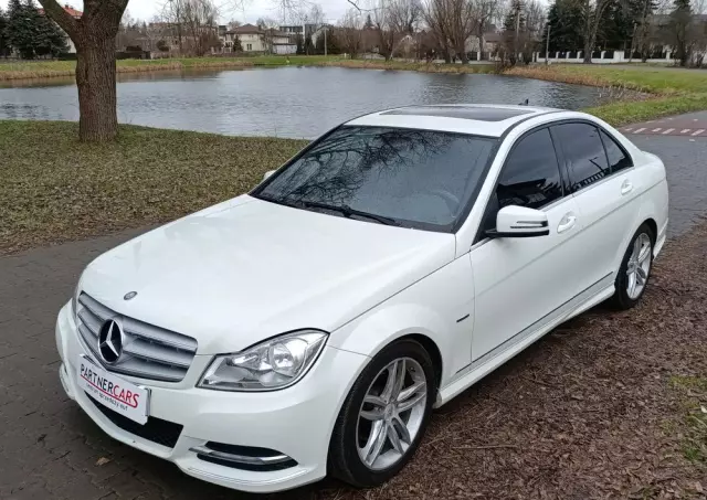 MERCEDES-BENZ Klasa C 250 CGI BlueEff Avantgarde