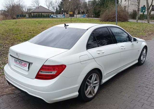 MERCEDES-BENZ Klasa C 250 CGI BlueEff Avantgarde