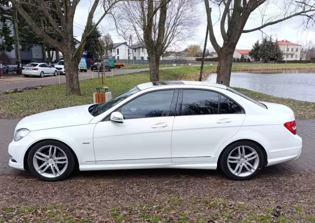 MERCEDES-BENZ Klasa C 250 CGI BlueEff Avantgarde