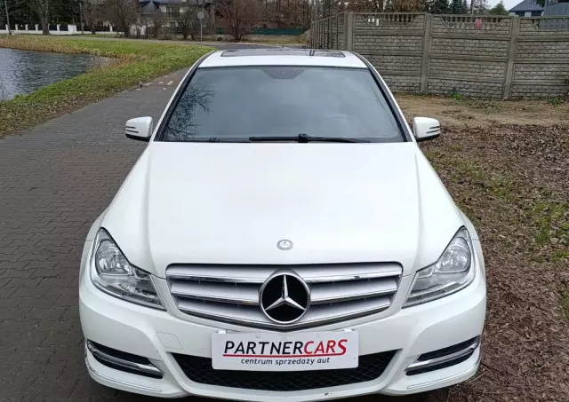MERCEDES-BENZ Klasa C 250 CGI BlueEff Avantgarde