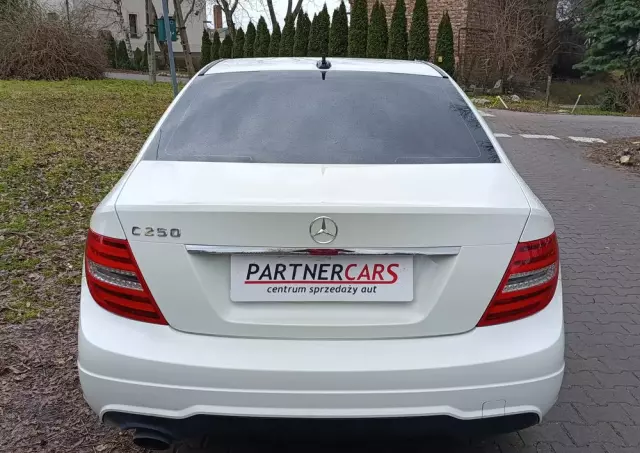MERCEDES-BENZ Klasa C 250 CGI BlueEff Avantgarde