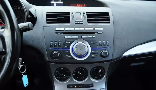 MAZDA 3 1.6i (105 KM)