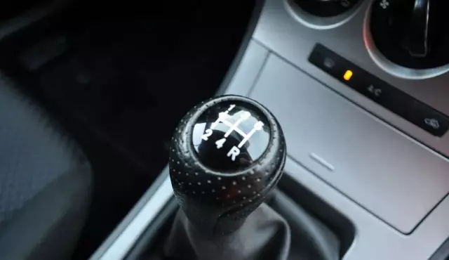 MAZDA 3 1.6i (105 KM)