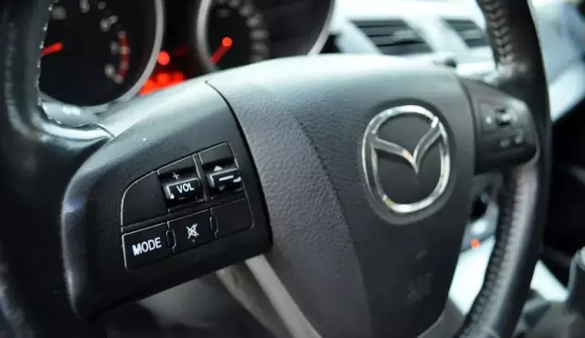 MAZDA 3 1.6i (105 KM)