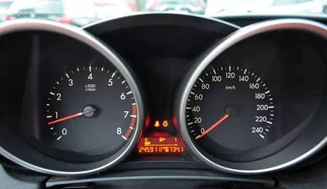 MAZDA 3 1.6i (105 KM)