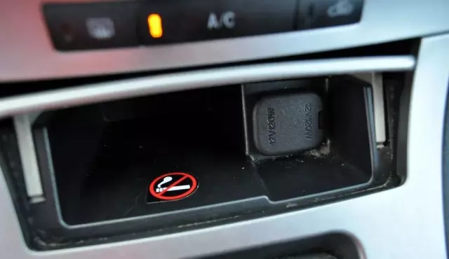 MAZDA 3 1.6i (105 KM)