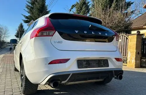 VOLVO V40 