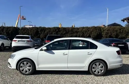 VOLKSWAGEN Jetta 