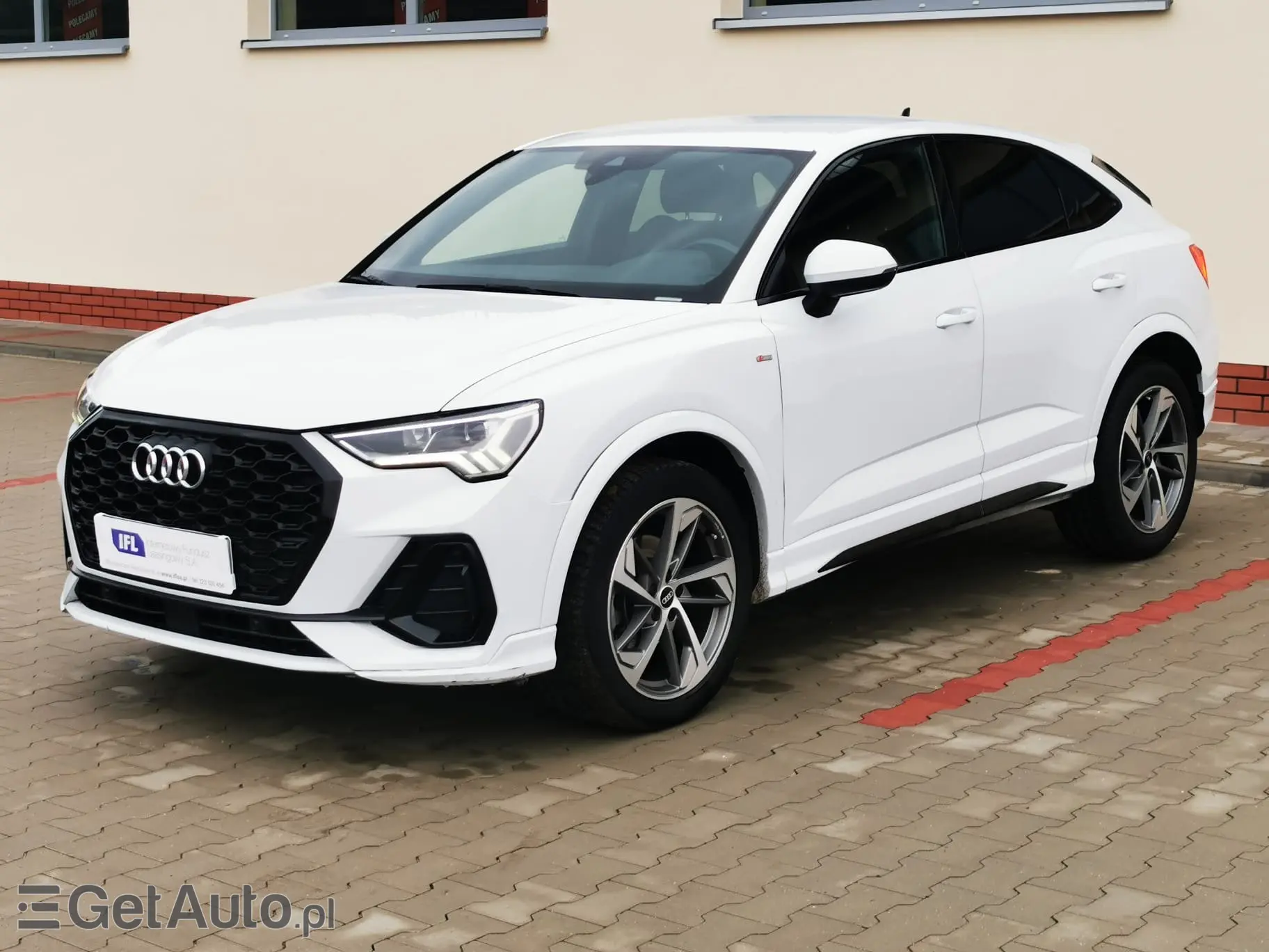 AUDI Q3 S line S tronic