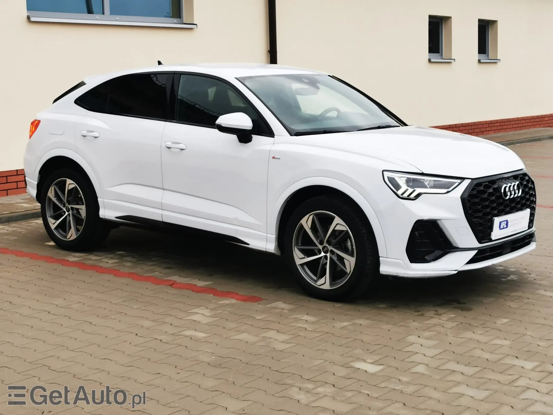 AUDI Q3 S line S tronic
