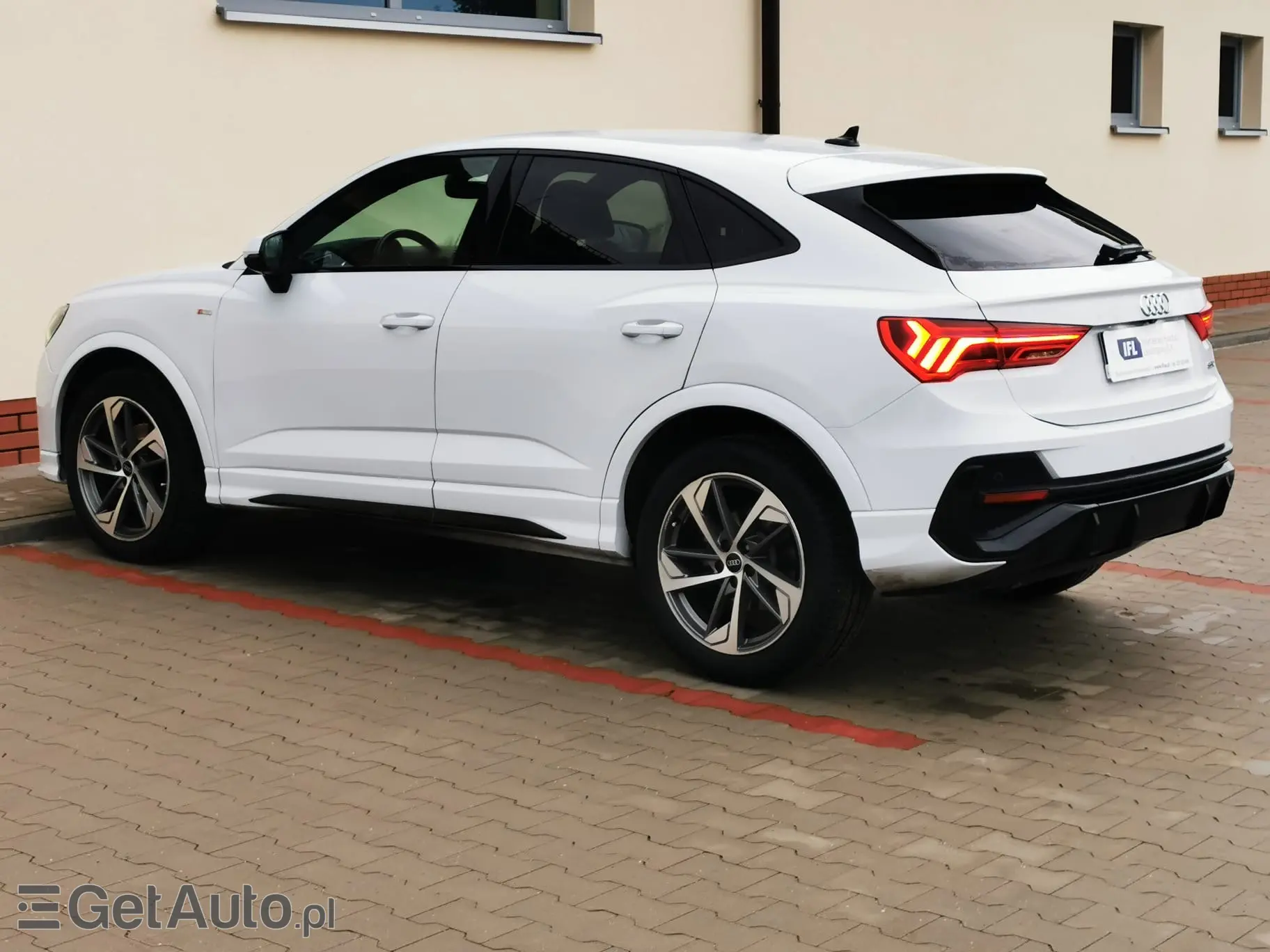 AUDI Q3 S line S tronic