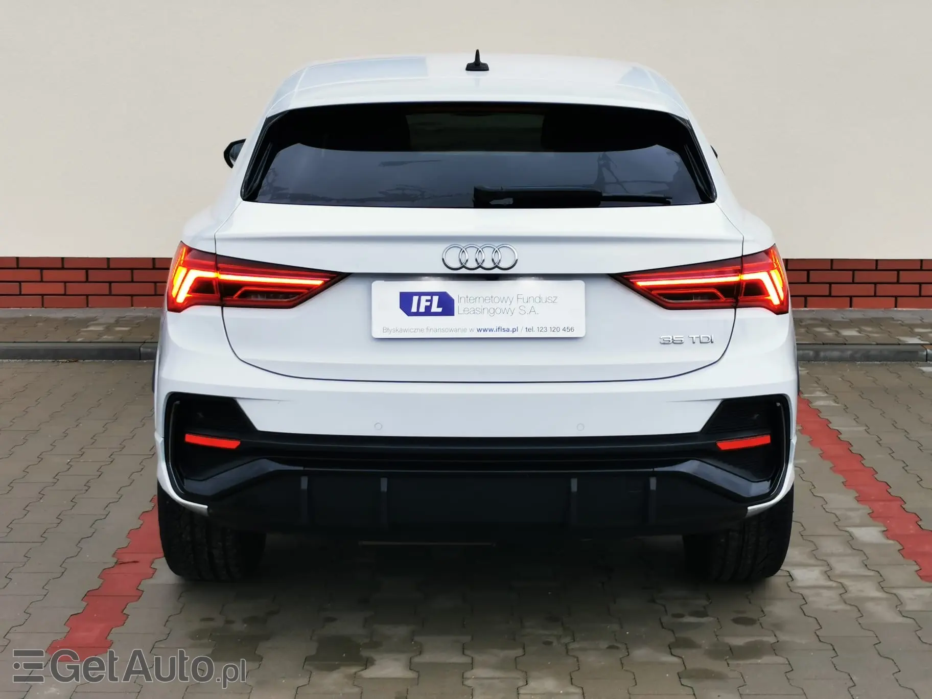 AUDI Q3 S line S tronic