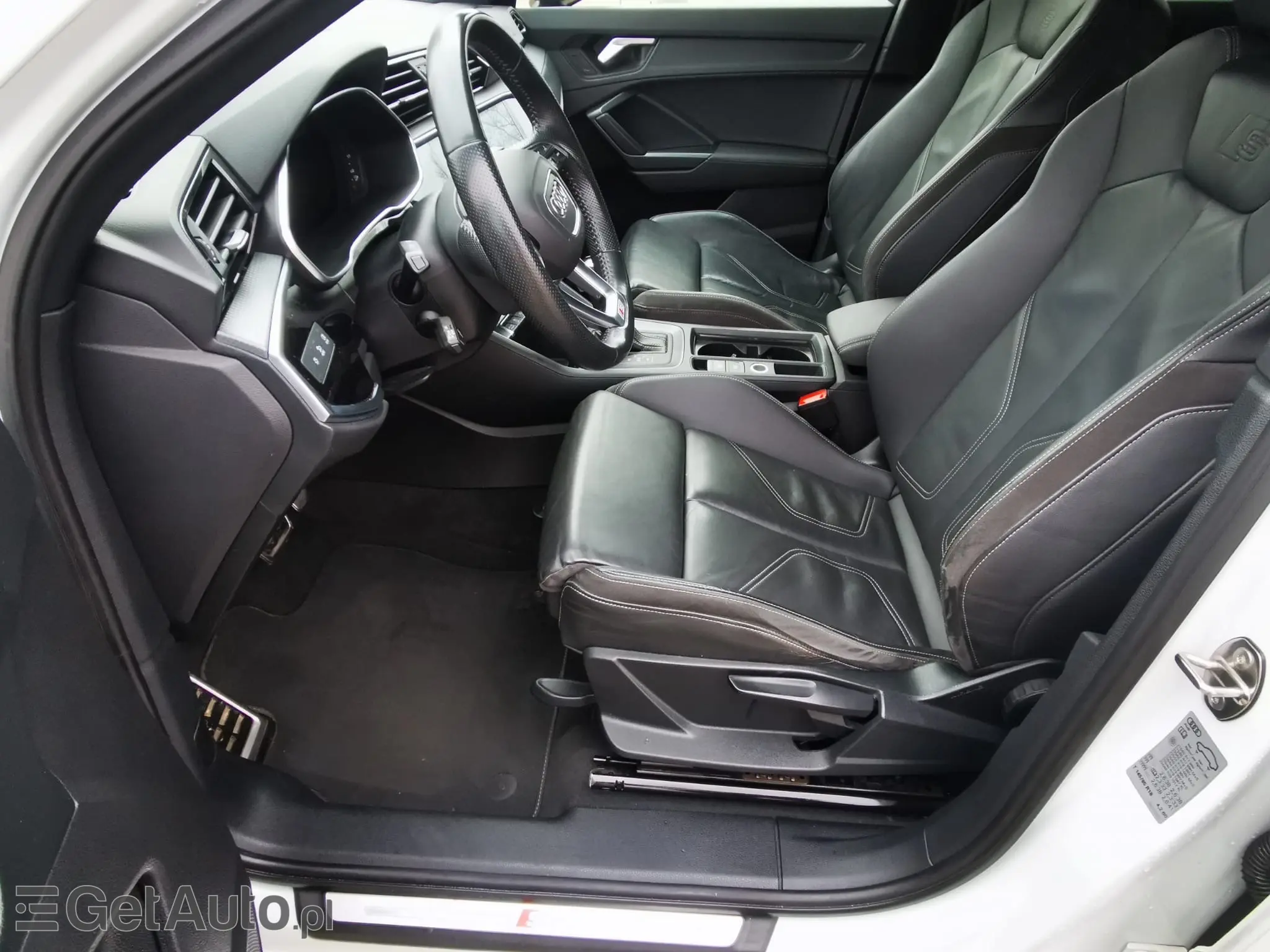 AUDI Q3 S line S tronic