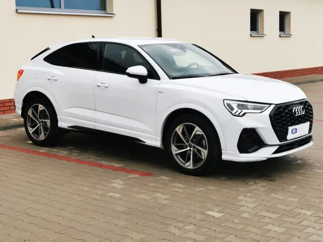 AUDI Q3 S line S tronic