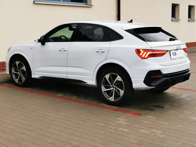 AUDI Q3 S line S tronic