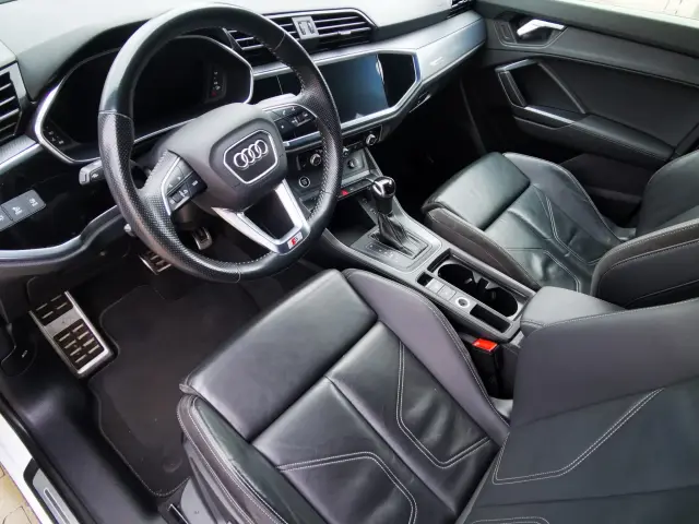 AUDI Q3 S line S tronic