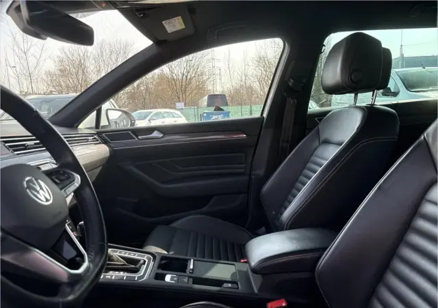 VOLKSWAGEN Passat Variant 2.0 TDI Elegance DSG