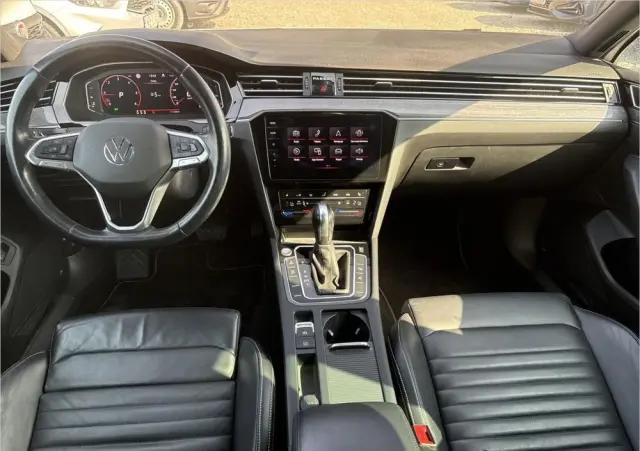 VOLKSWAGEN Passat Variant 2.0 TDI Elegance DSG