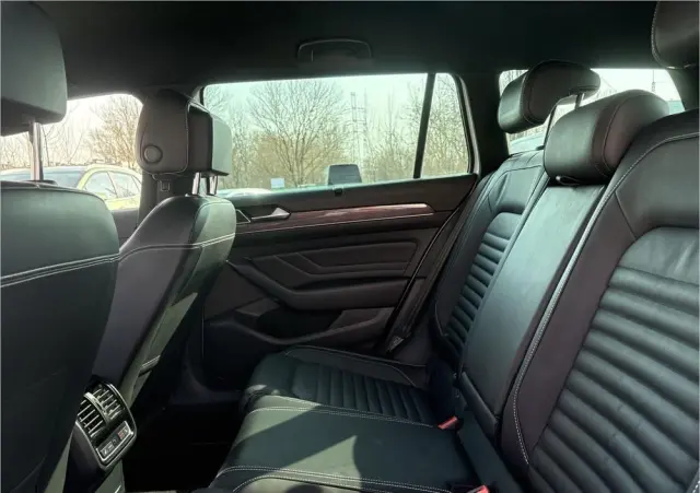 VOLKSWAGEN Passat Variant 2.0 TDI Elegance DSG