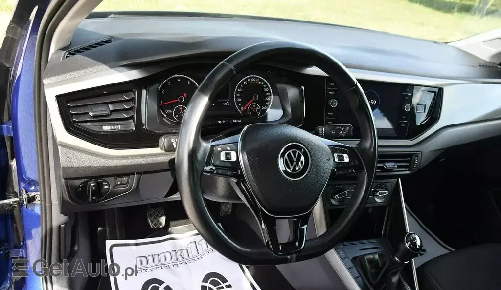 VOLKSWAGEN Polo 