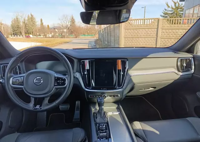 VOLVO V60 D4 AWD Geartronic R-Design