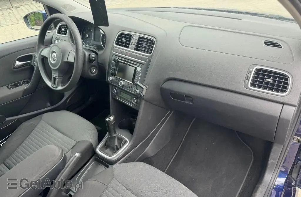 VOLKSWAGEN Polo 