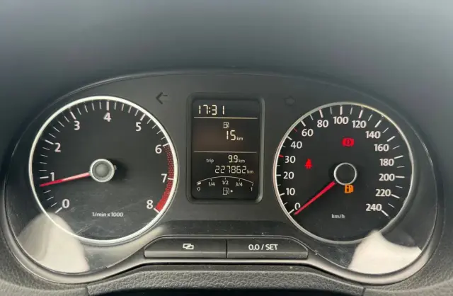 VOLKSWAGEN Polo 