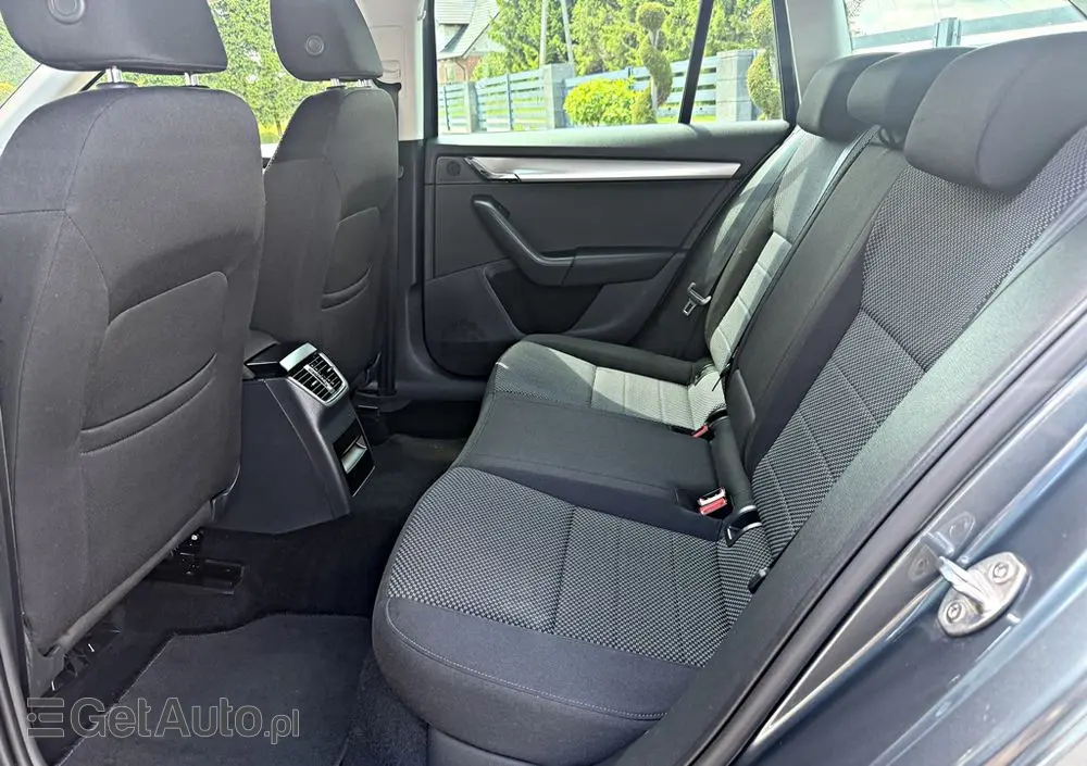 SKODA Octavia 1.6 TDI (Green tec) DSG Ambition