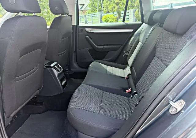 SKODA Octavia 1.6 TDI (Green tec) DSG Ambition