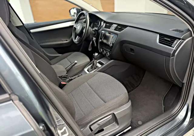 SKODA Octavia 1.6 TDI (Green tec) DSG Ambition