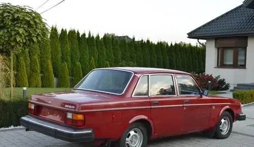 VOLVO 244 