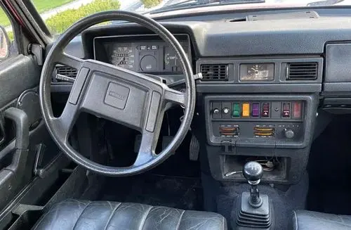 VOLVO 244 