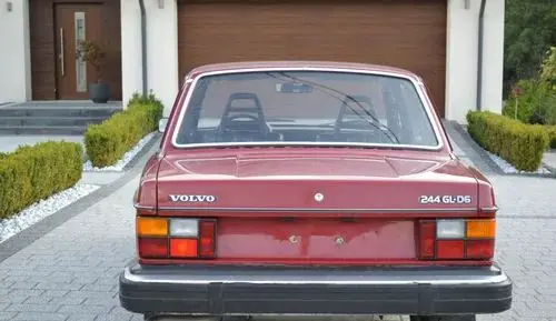 VOLVO 244 