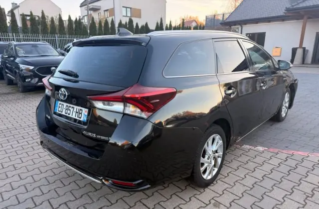 TOYOTA Auris 