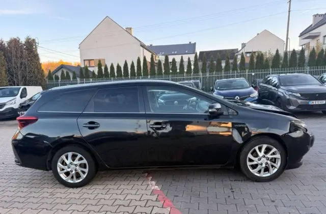 TOYOTA Auris 