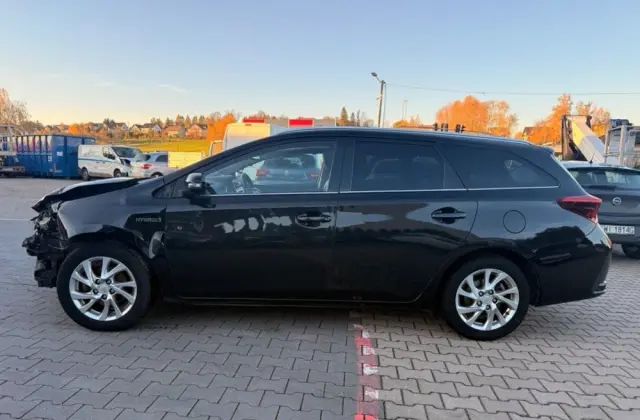 TOYOTA Auris 