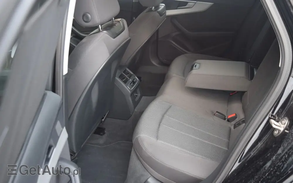 AUDI A4 Avant 40 TFSI S tronic advanced