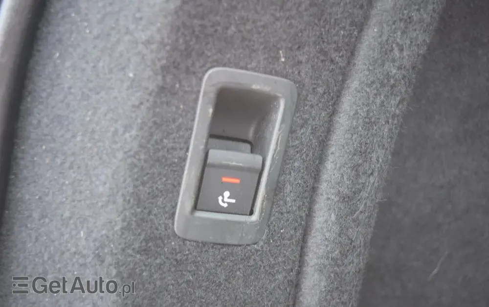 AUDI A4 Avant 40 TFSI S tronic advanced