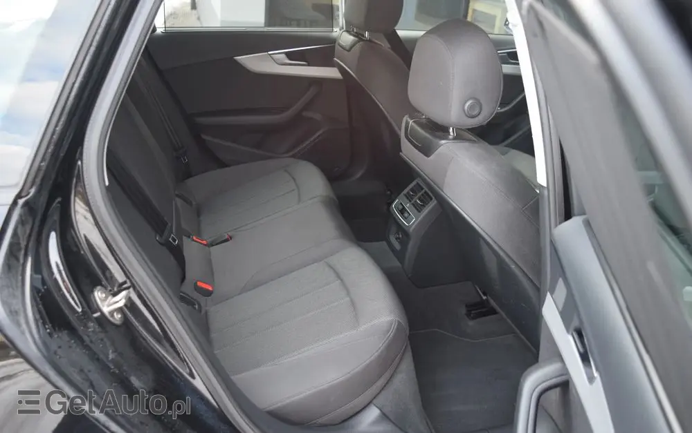 AUDI A4 Avant 40 TFSI S tronic advanced