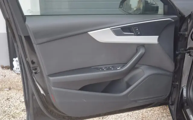 AUDI A4 Avant 40 TFSI S tronic advanced